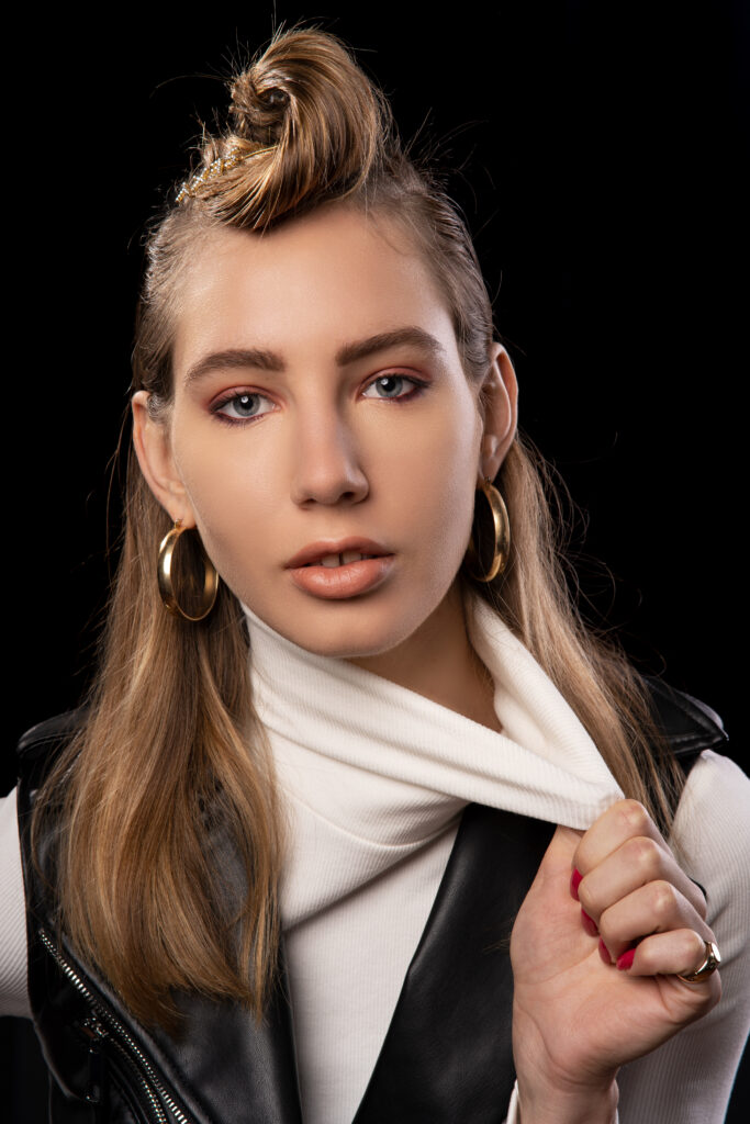 MODELLA ACCONCIATURA
